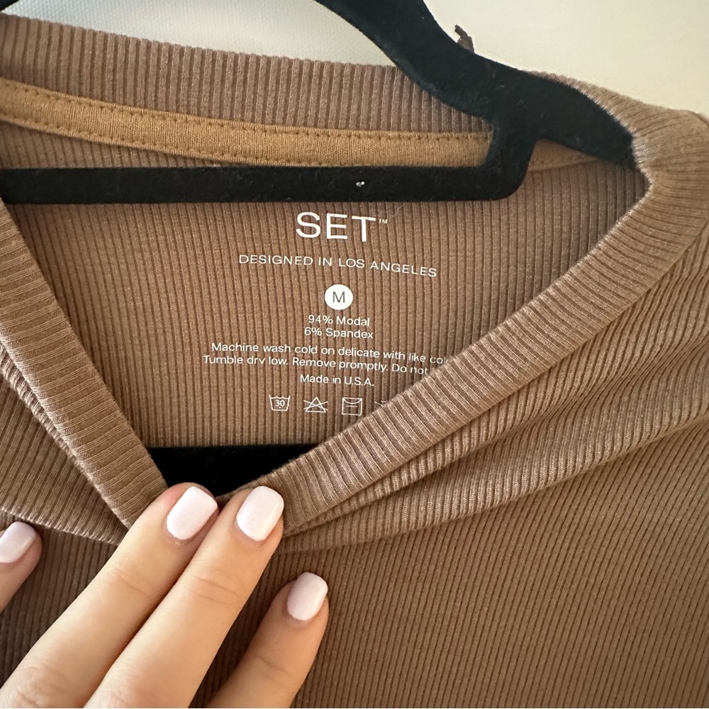 BRAND NEW Set Active Ribbed Modal Form Crop - Picture 3 of 5